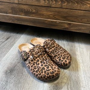 Super Cute Size 9, Leopard Time & Tru Slip On Shoe, Like New